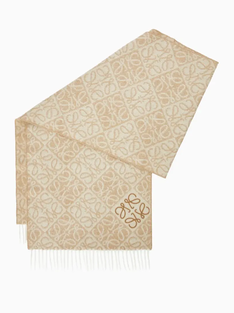 Anagram scarf
