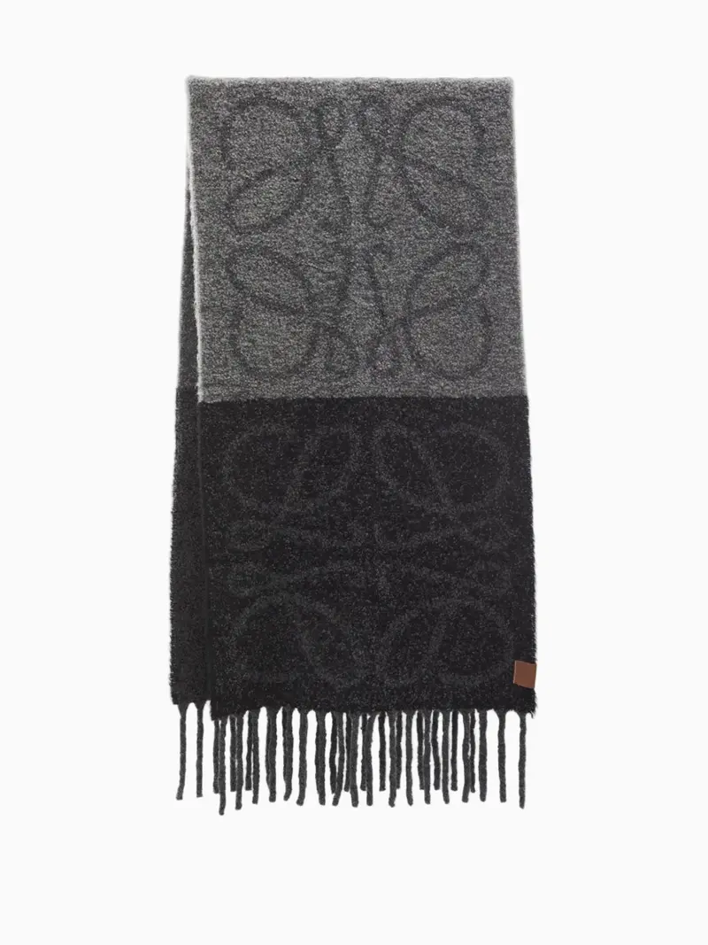 Anagram scarf