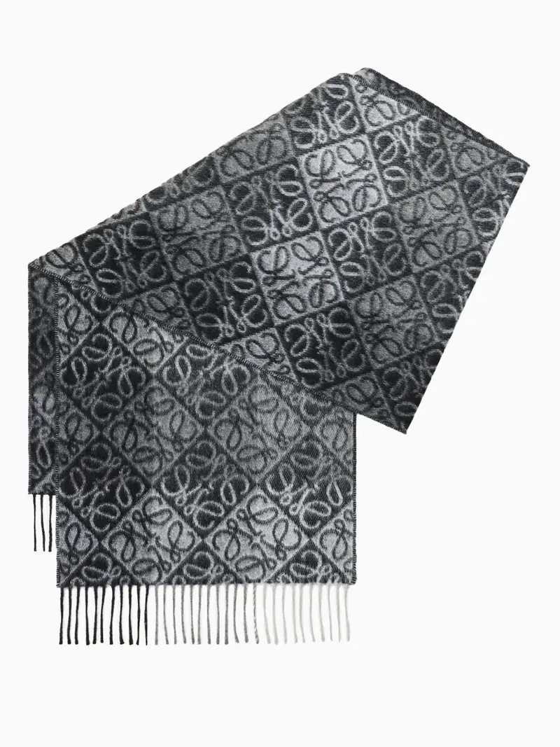 Anagram scarf
