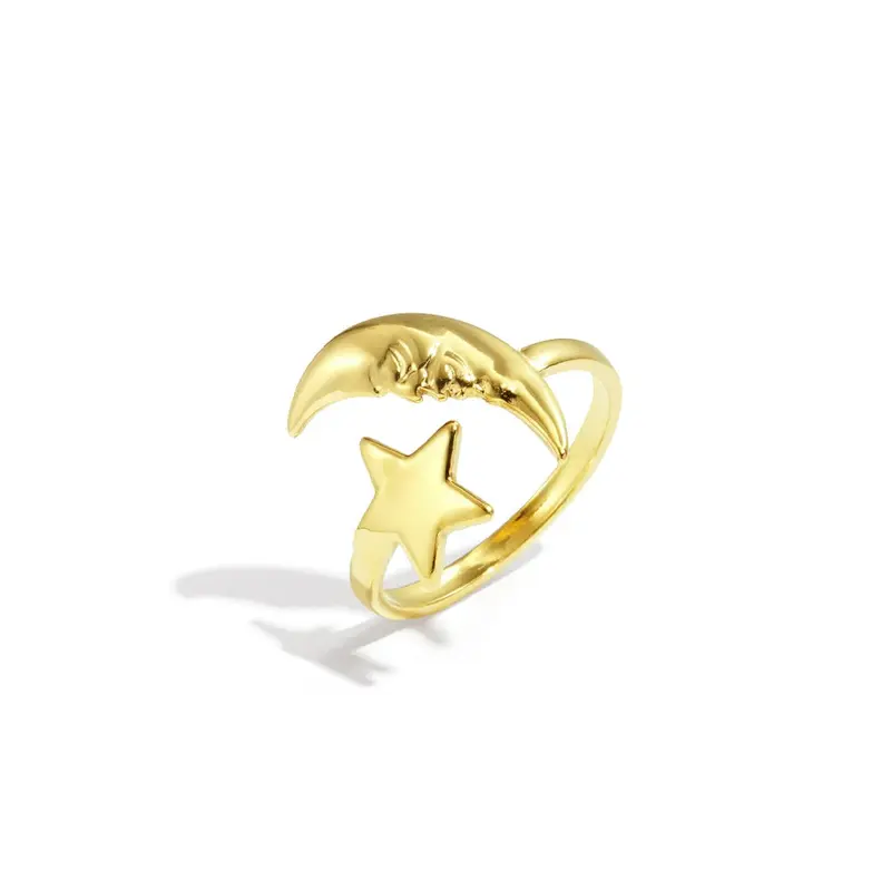 Anillo de acero con apertura separada por una luna y una estrella acabado oro