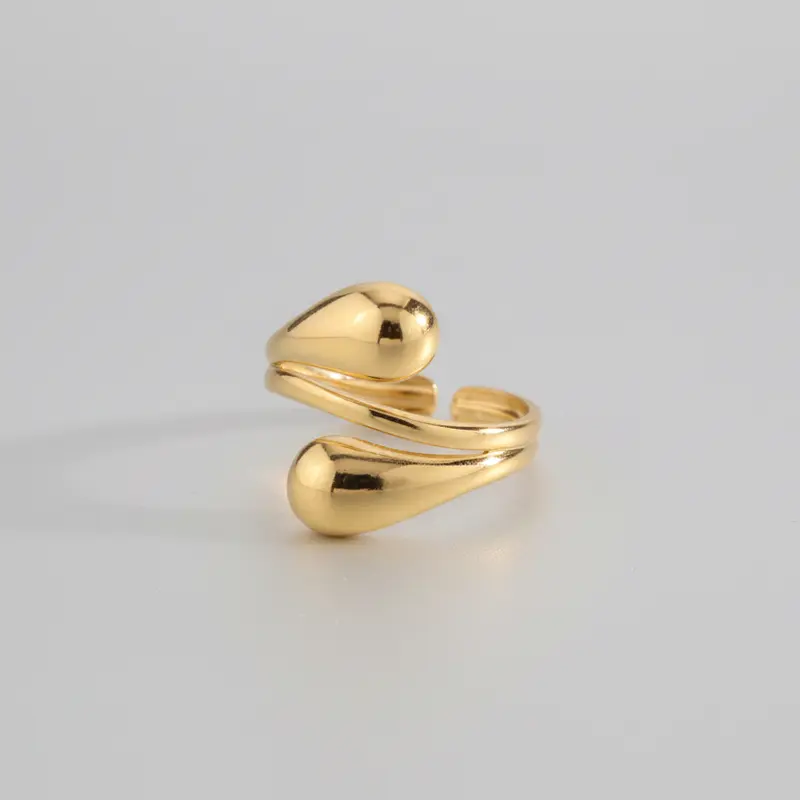 Anillo de acero con dos ramificaciones en forma de lágrima en acabado oro