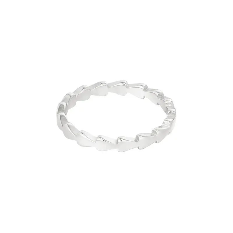 Anillo de acero con triángulos unidos entre sí acabado plata