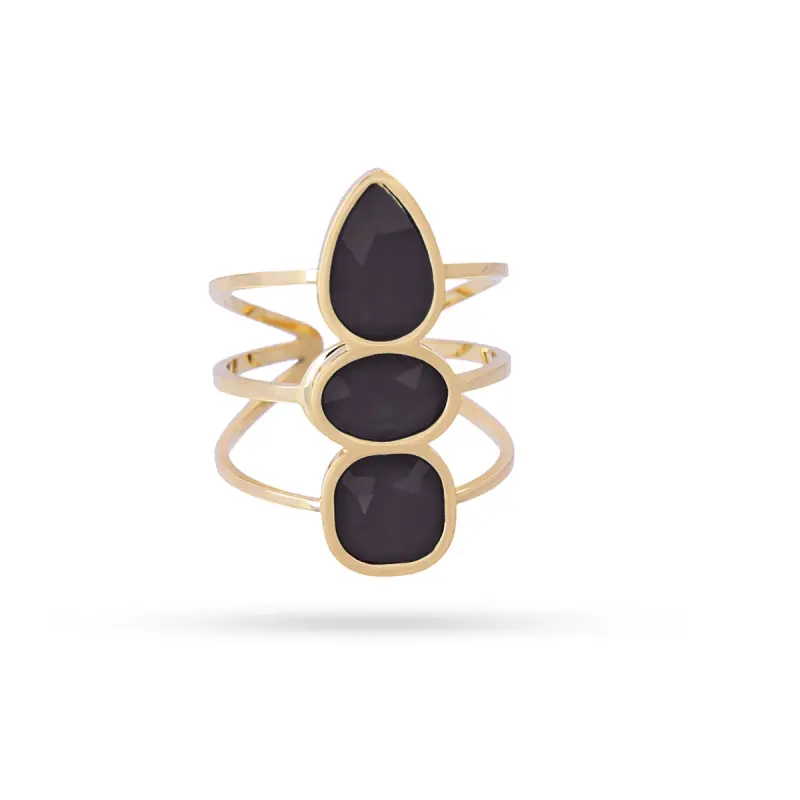 Anillo de acero quirúrgico con piedra de cristal en color negro y acabado oro