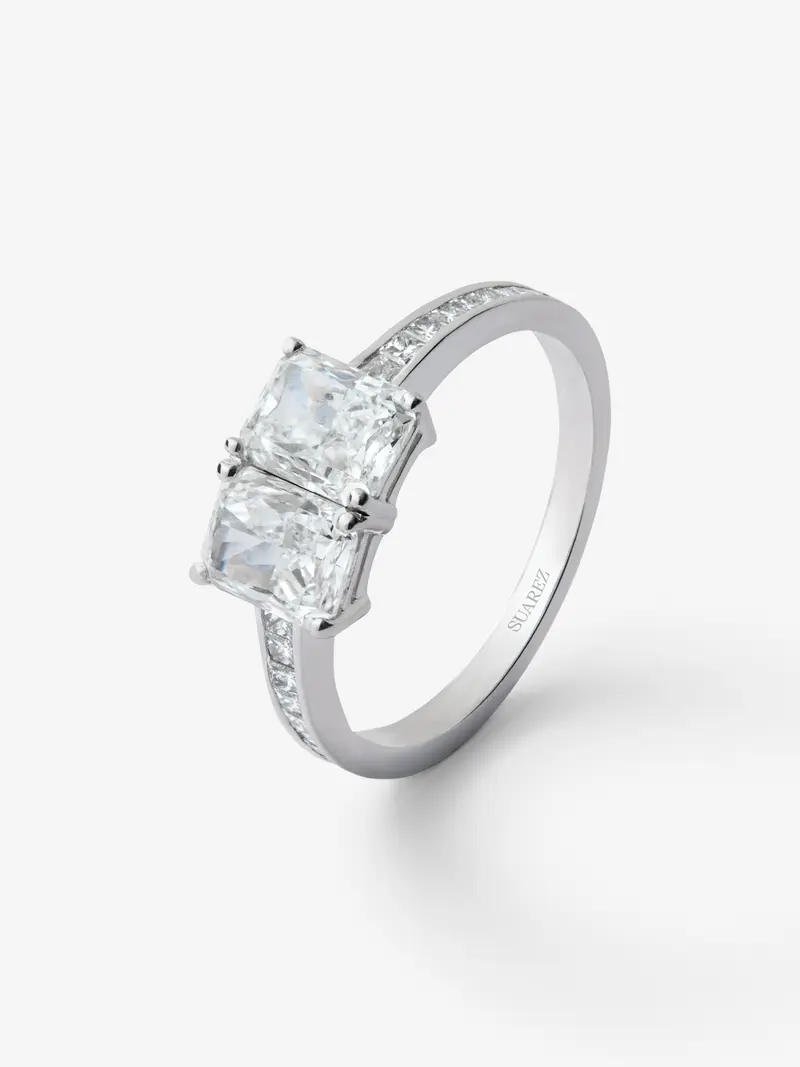 Anillo de Alta Joyería en oro blanco de 18K con diamantes