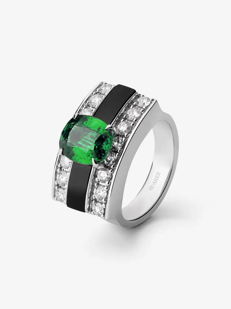 Anillo de Alta Joyería en oro blanco de 18K con esmeralda verde, ónix negro y diamantes