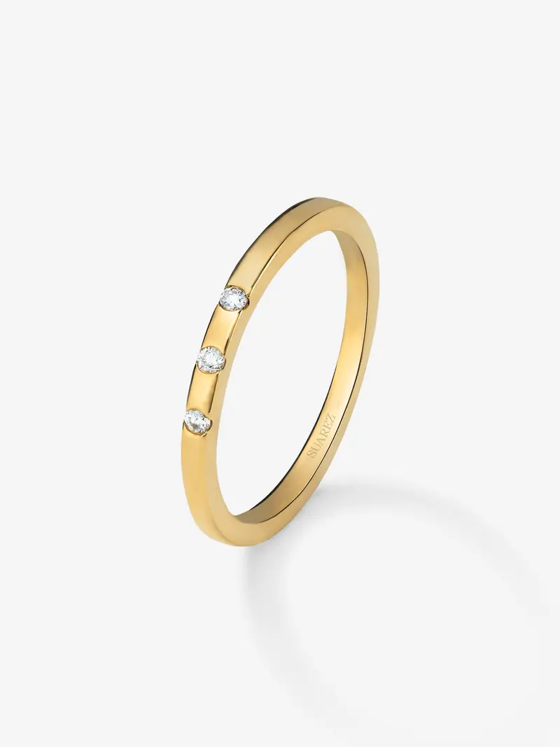 Anillo de oro amarillo de 18K con 3 diamantes en talla brillante con un total de 1,4 cts