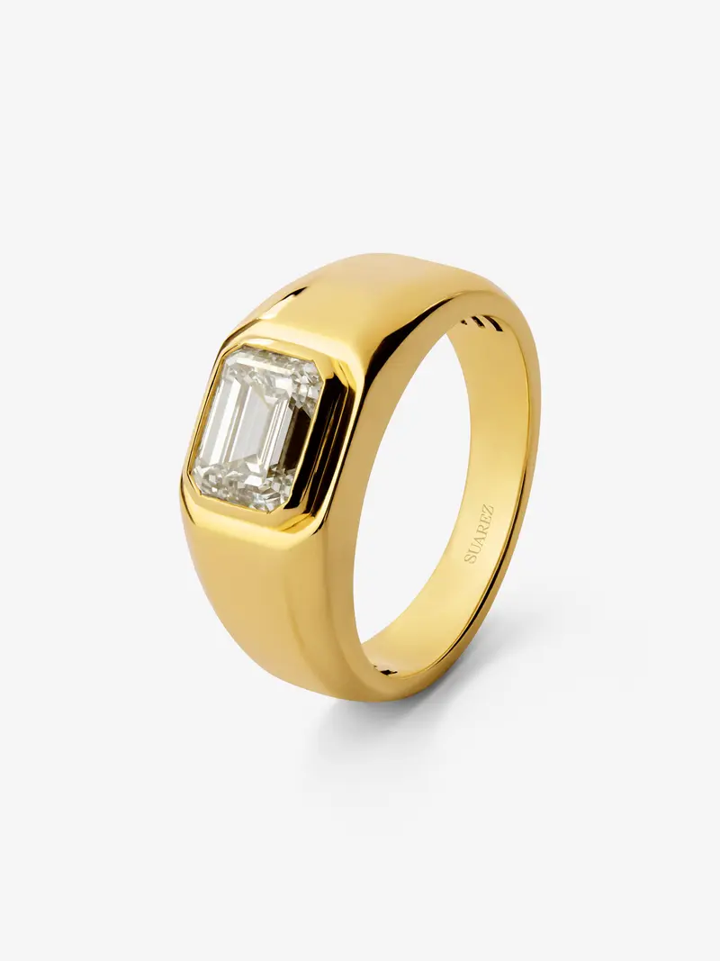 Anillo de oro amarillo de 18K con diamante en talla esmeralda de 1,5 ct