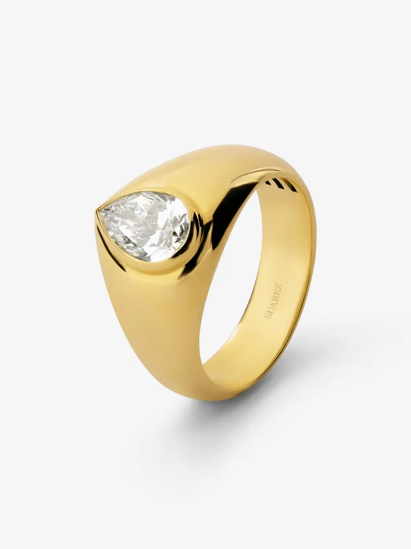 Anillo de oro amarillo de 18K con diamante en talla pera de 1 ct