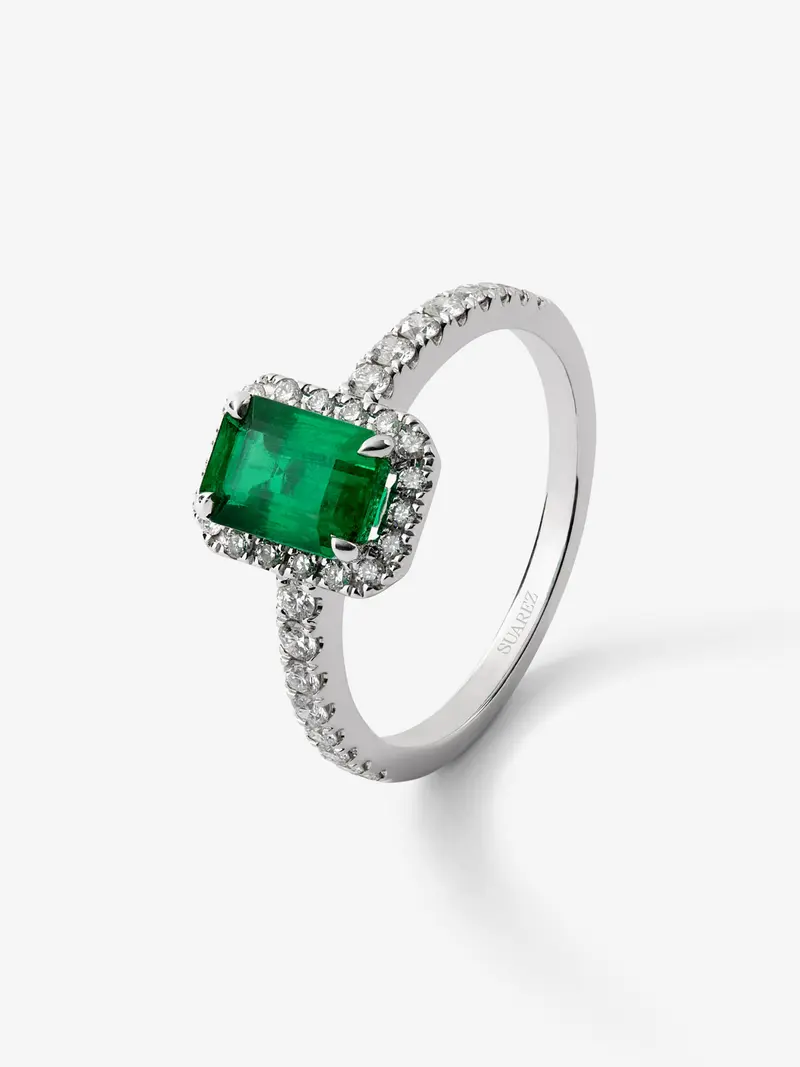 Anillo de oro blanco 18K con esmeralda