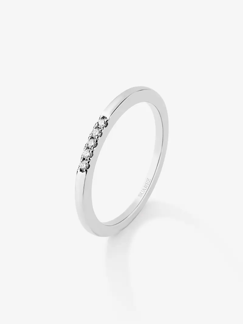Anillo de oro blanco de 18K con 5 diamantes en talla brillante con un total de 0,05 cts