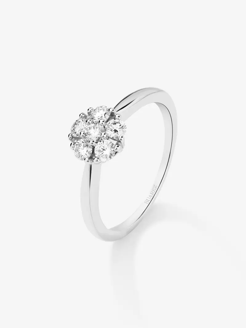 Anillo de oro blanco de 18K con orla de 6 diamantes en talla brillante con un total de 0,4 cts