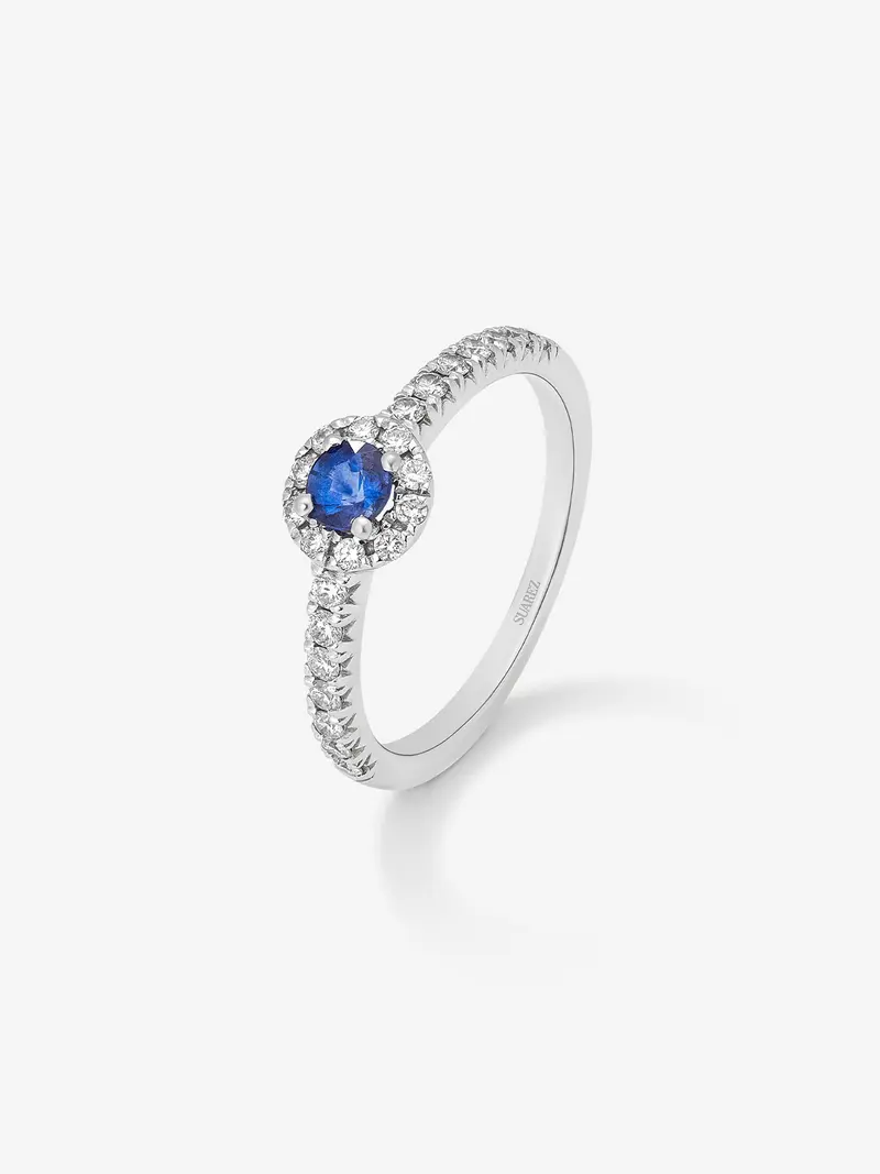 Anillo de oro blanco de 18K con zafiro azul