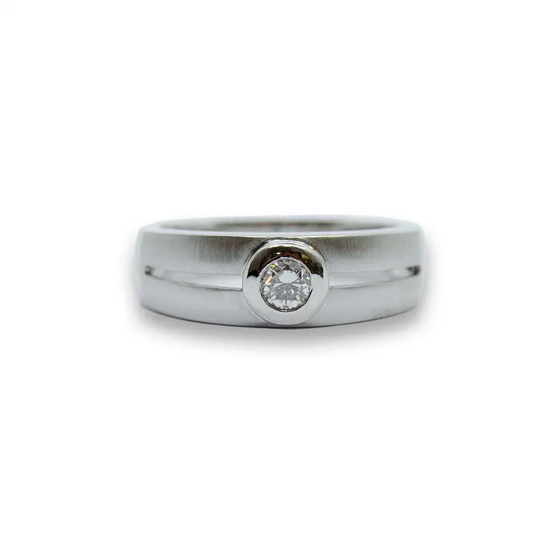 Anillo de oro blanco de 18k en dos tonos y diamante