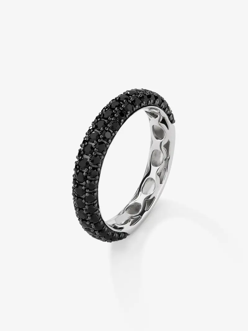 Anillo de plata 925 con 67 espinelas negras en talla brillante