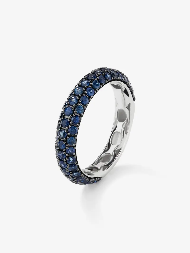 Anillo de plata 925 con 70 zafiros azules en talla brillante con un total de 1,85 cts