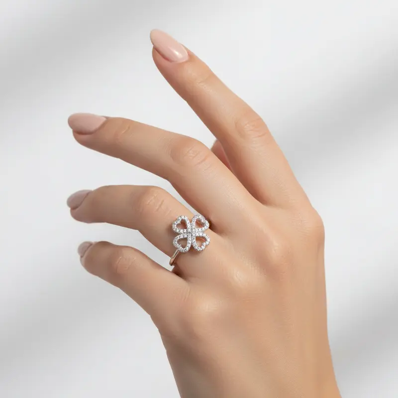 Anillo de plata S925 en forma de trébol con circonitas