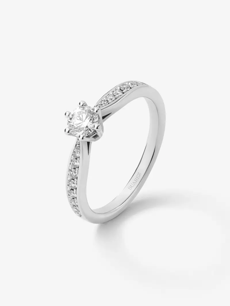 Anillo de platino con diamantes