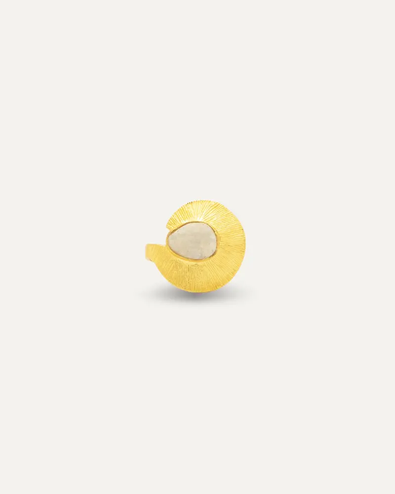 Anillo Dorado Badhana Madre Perla