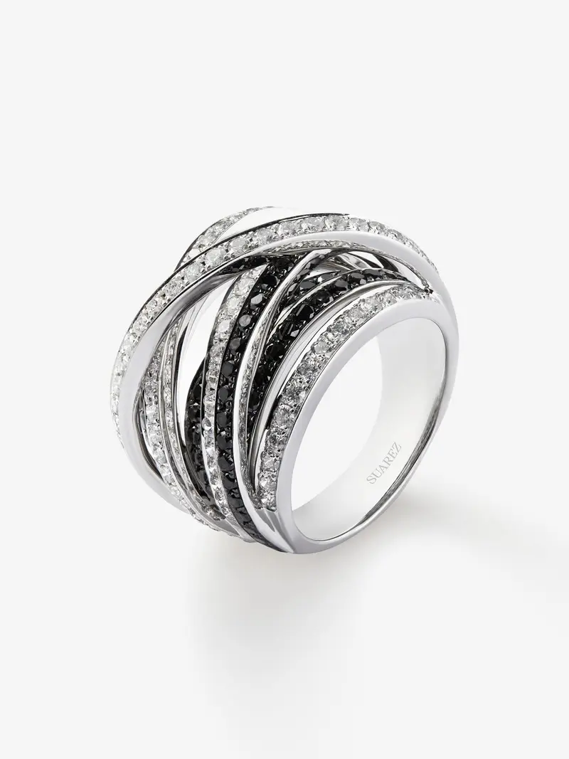 Anillo multibrazo de oro blanco de 18K con 111 diamantes blancos en talla brillante con un total de 2,67 cts y 74 diamantes negros en talla brillante con un total de 1,15 cts