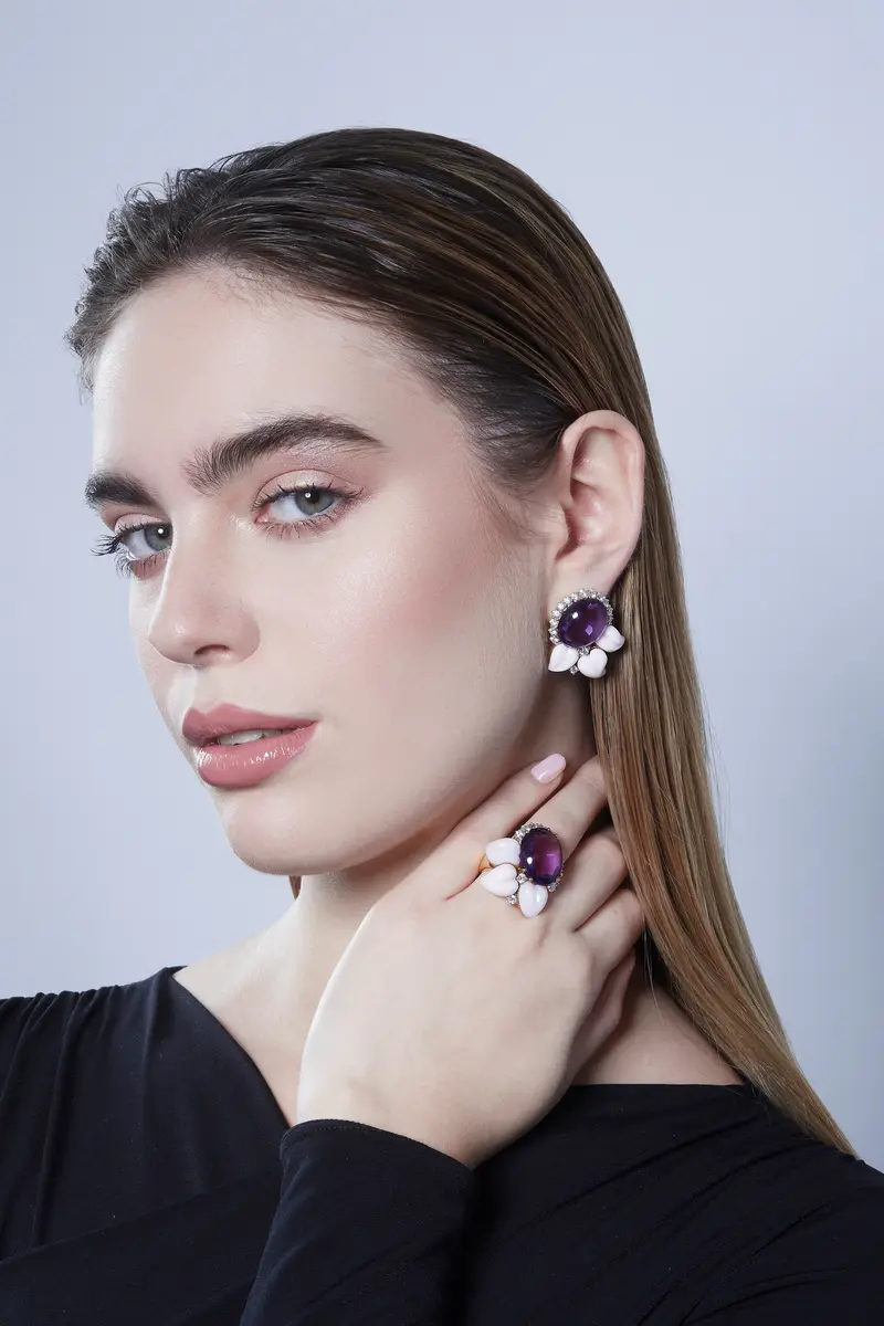 Anillo Opal, amatista, diamantes y ópalo rosa, oro