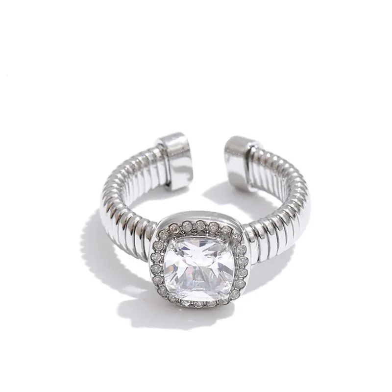 Anillo Pau ajustable chapado en oro PVD de 18 quilates