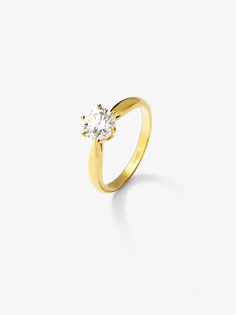 Anillo solitario 3006 de oro amarillo de 18K con diamante en talla brillante de 1 cts