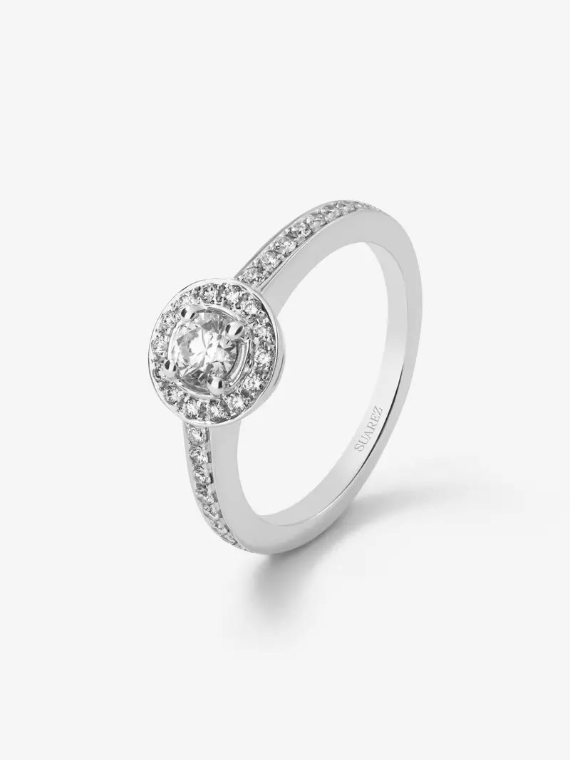 Anillo solitario de compromiso de oro blanco de 18kt con diamante central de 0,30cts