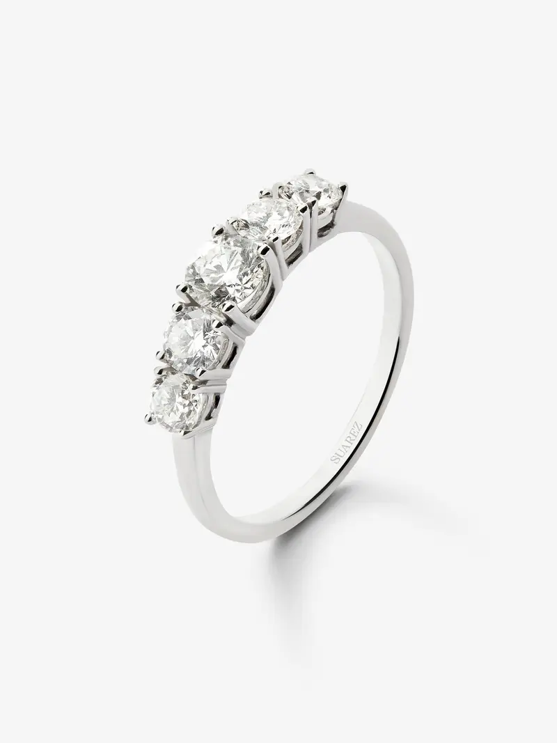 Anillo solitario de oro blanco de 18K con diamante