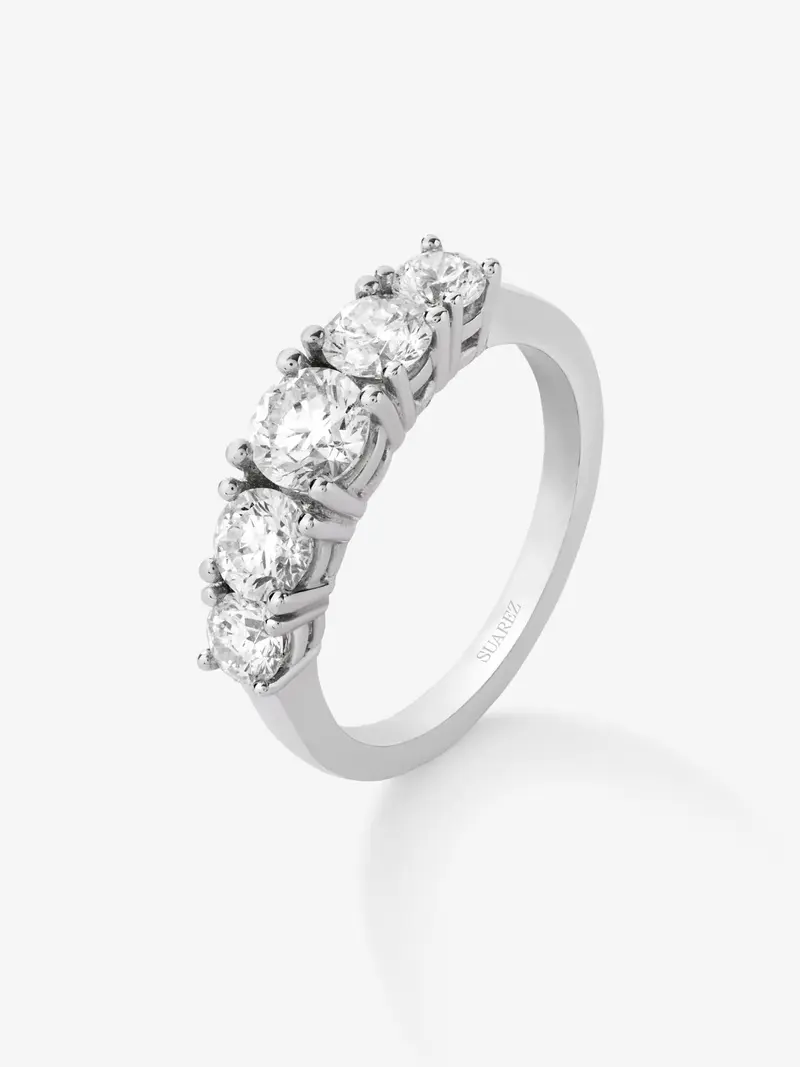 Anillo tresillo de oro blanco de 18K con 3 diamantes en talla brillante