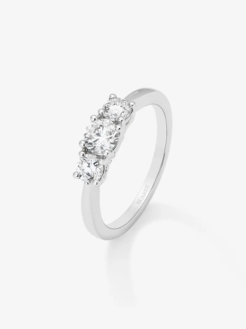 Anillo tresillo de oro blanco de 18K con diamantes blancos en talla brillante de 0,8 cts
