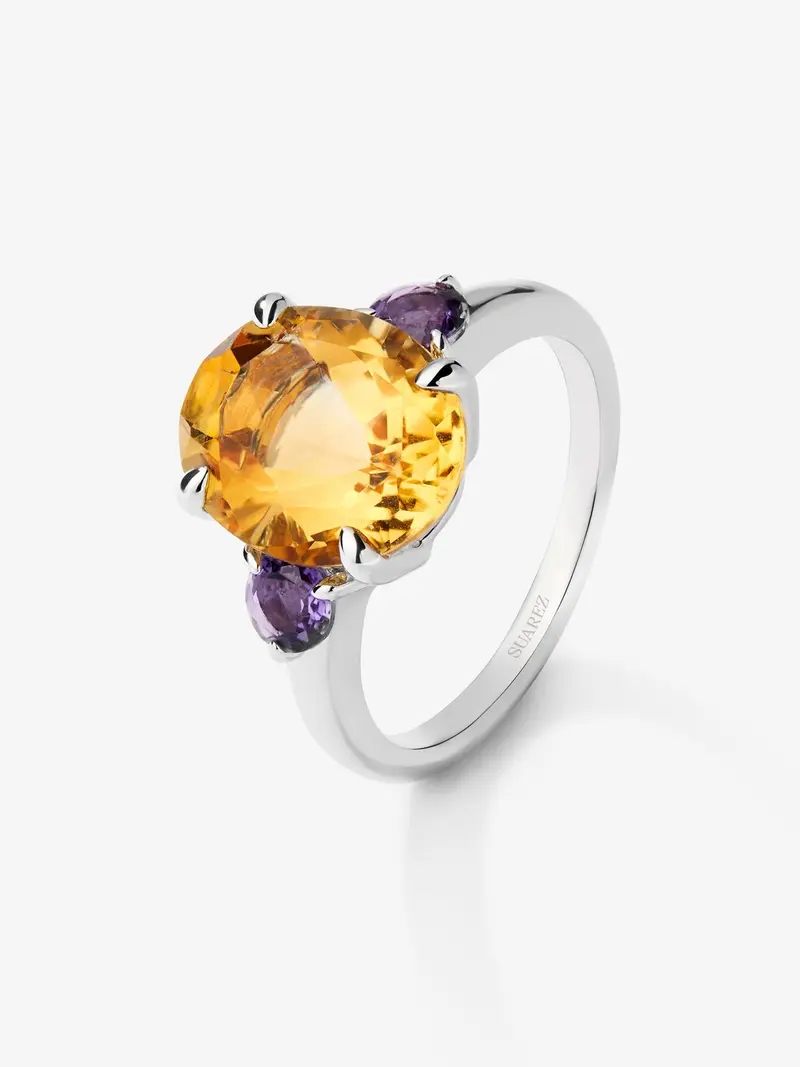 Anillo tresillo de plata 925 con cuarzo citrino en talla oval y 2 amatistas moradas en talla brillante