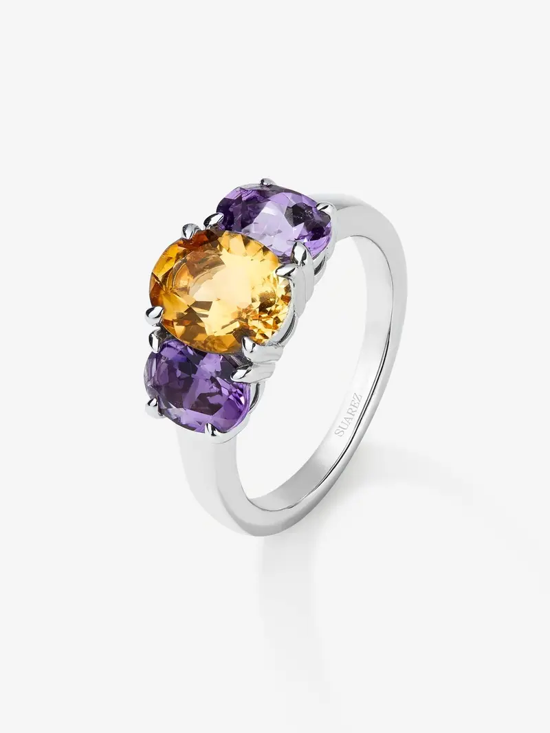 Anillo tresillo de plata 925 con cuarzo citrino en talla oval y 2 amatistas moradas en talla oval