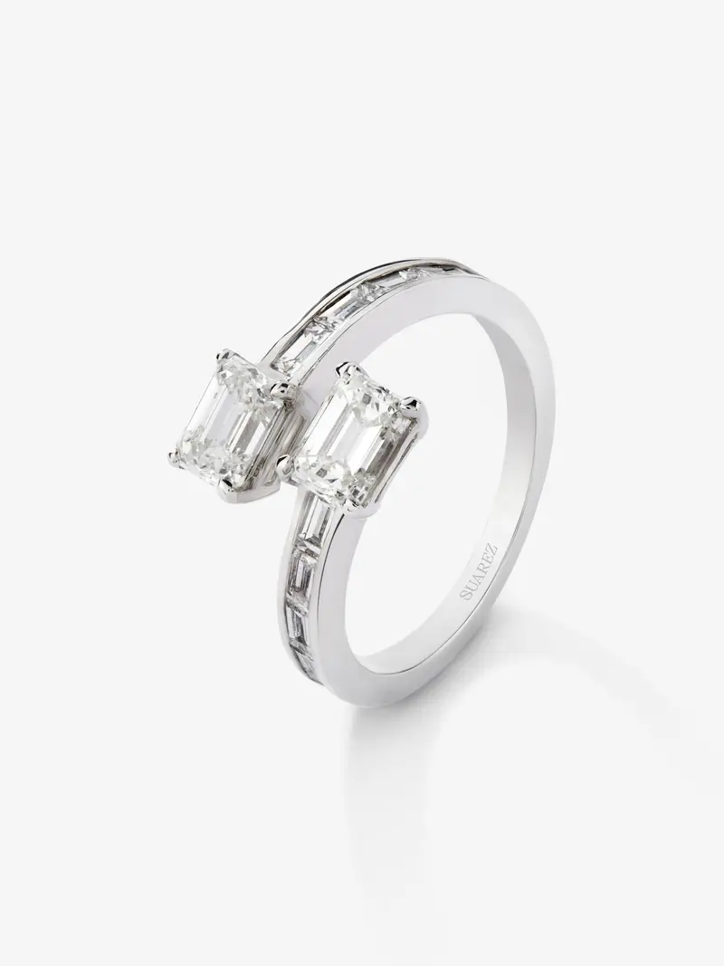 Anillo tú y yo de oro blanco 18K con 2 diamantes centrales y diamantes en los brazos
