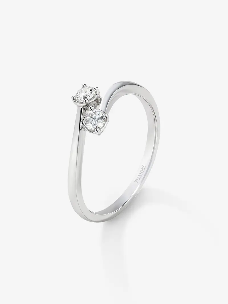 Anillo tú y yo de oro blanco de 18K con 2 diamantes en talla brillante con un total de 0,19 cts