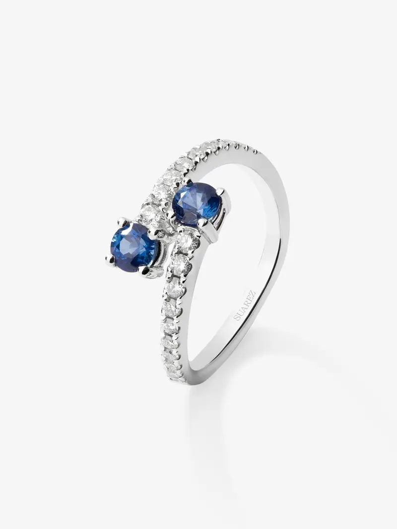 Anillo Tú y Yo de oro blanco de 18K con zafiros 0,752 cts y diamantes 0,195 cts