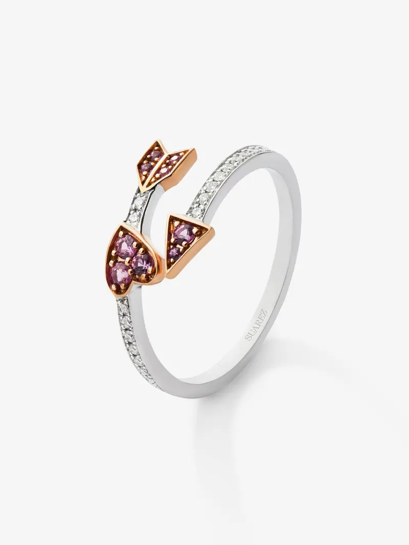 Anillo tú y yo de oro blanco y rosa de 18K con corazón y flecha, diamantes blancos y zafiros rosas