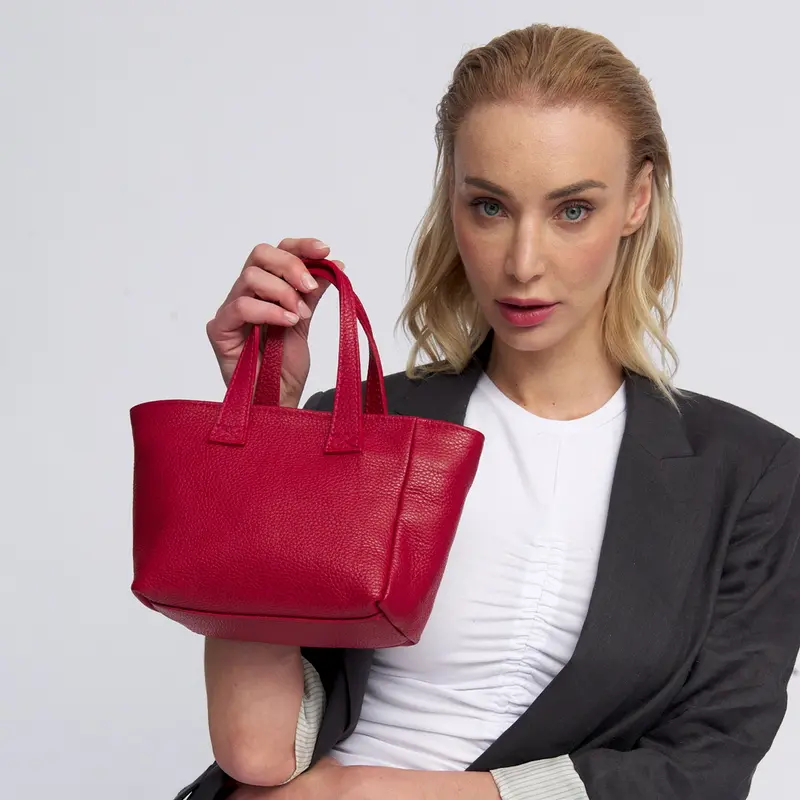 Bandolera para mujer de piel con asa de mano rojo Helia