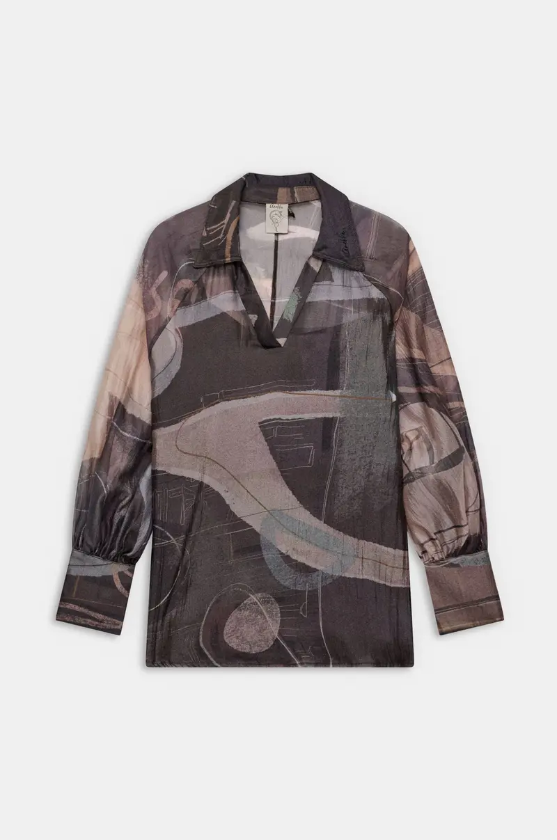 Blusa fluida estampada con transparencias