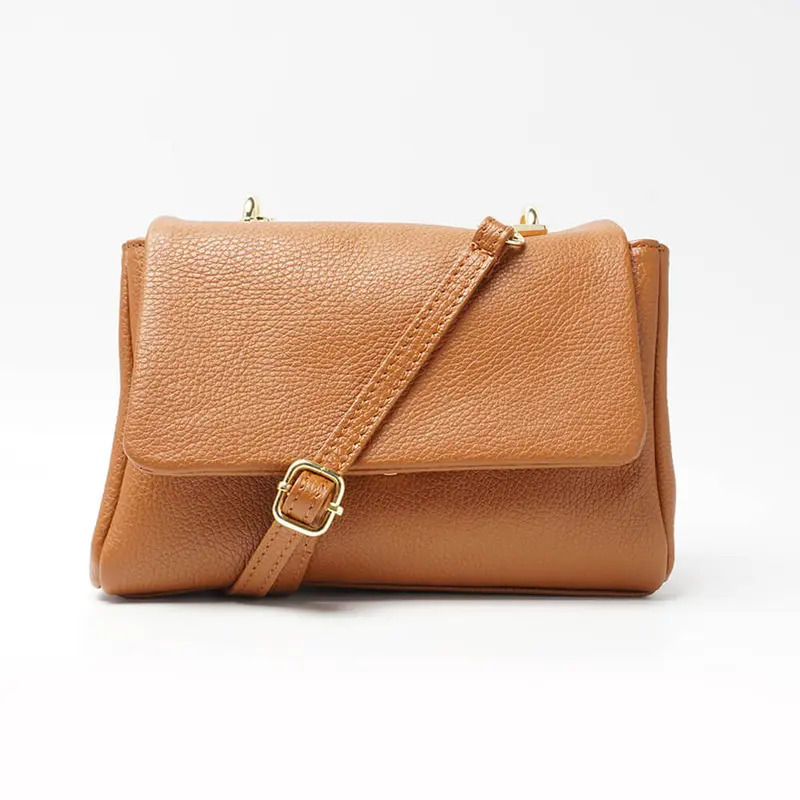 Bolso bandolera con solapa de piel marrón Carla