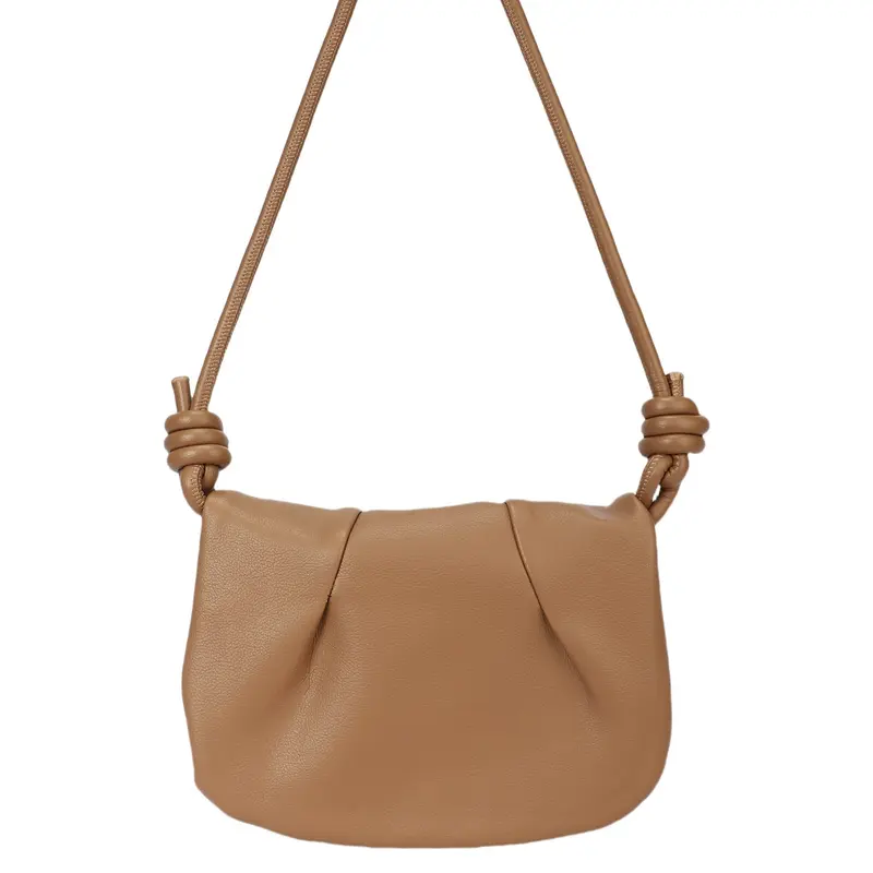 Bolso bandolera con solapa plisada y nudos color camel - mbyou