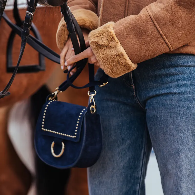 Bolso de bandolera con solapa piel serraje azul marino Camila