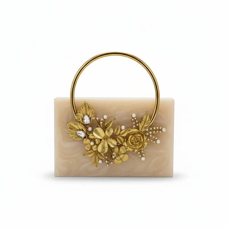 Bolso de fiesta acrílico beige efecto marmolado diseño floral y perlas en acabado oro