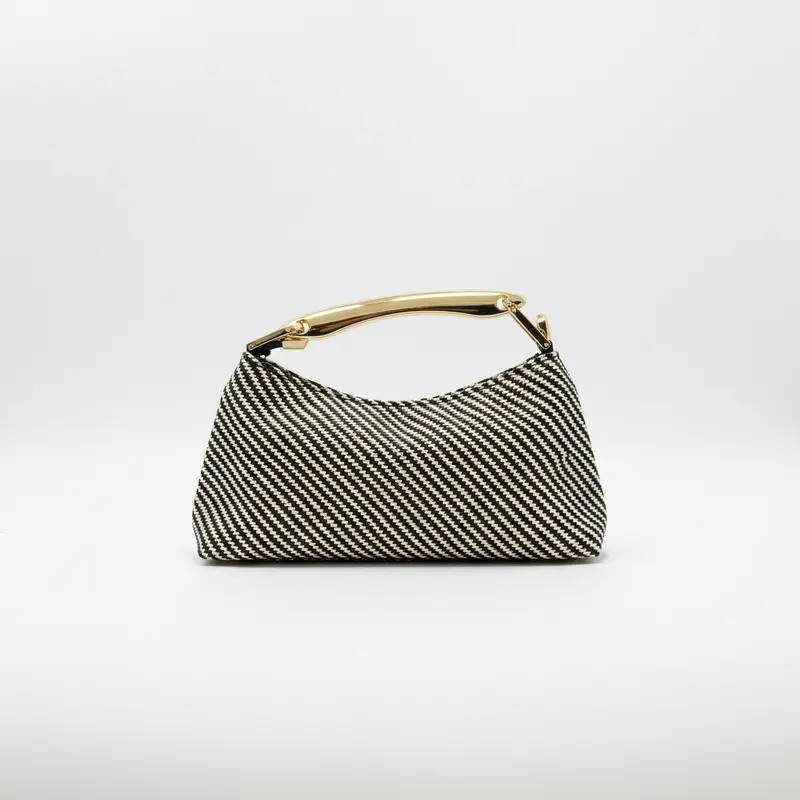 Bolso de fiesta alargado a rayas en beige y negro con asa dorada