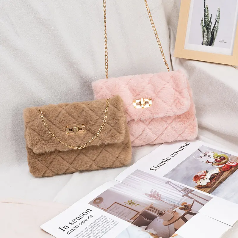 Bolso de hombro afelpado