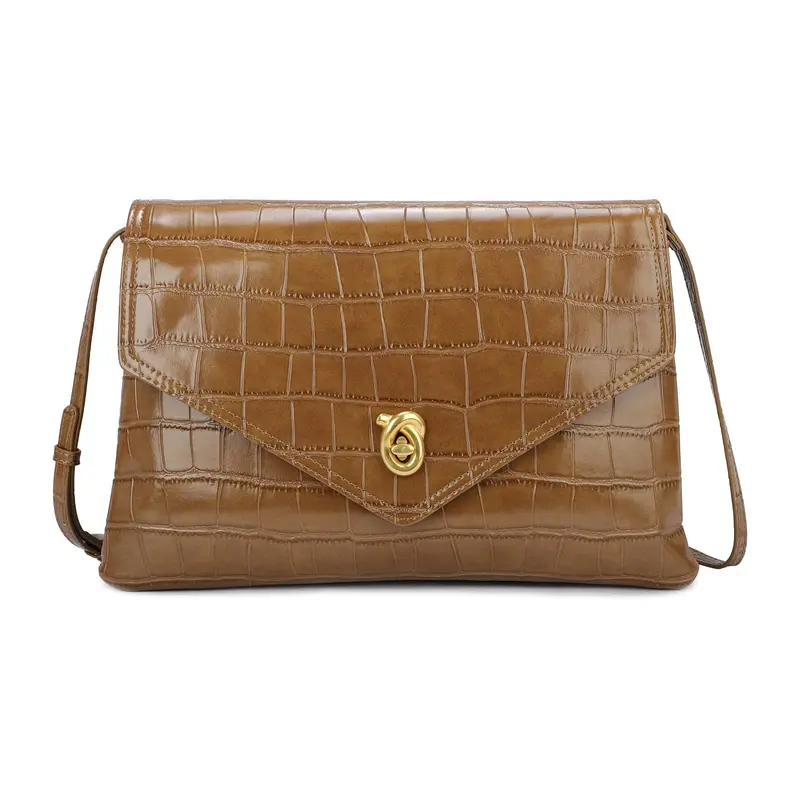 Bolso de mano y bandolera con solapa acabado cocodrilo color marrón mbyou
