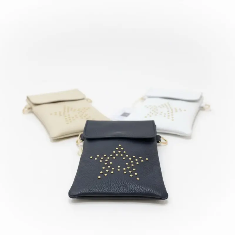 Bolso de piel 100% auténtica para el móvil con una estrella de tachuelas