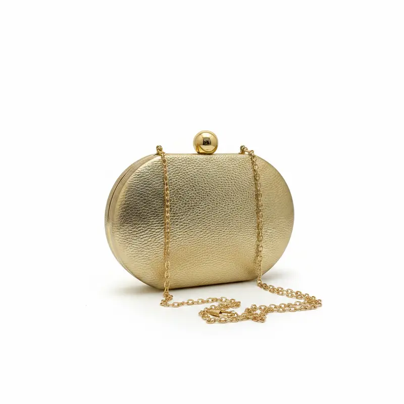 Bolso fiesta clutch rígido con forma ovalada y con textura rugosa en color dorado