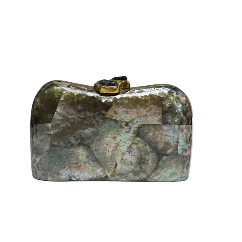 Bolso joya artesanal en nácar gris irisaciones verdosas