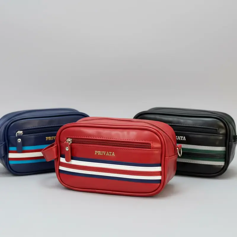 Bolso neceser acabado liso y detalle de líneas y logo de marca Privata