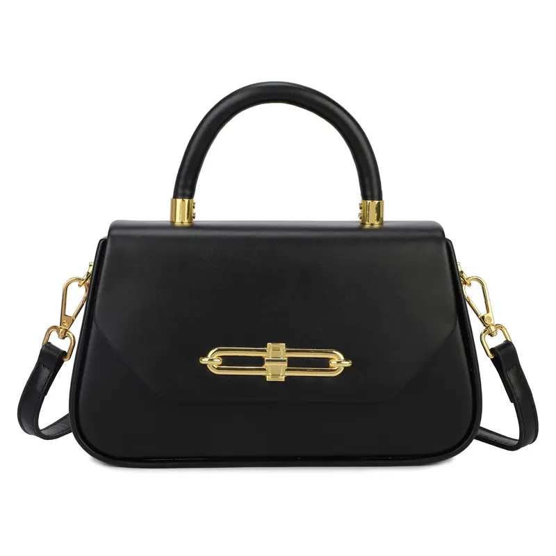 Bolso negro con asa rígida y detalles en dorado